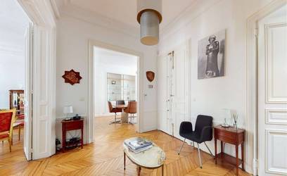 Paris 8E