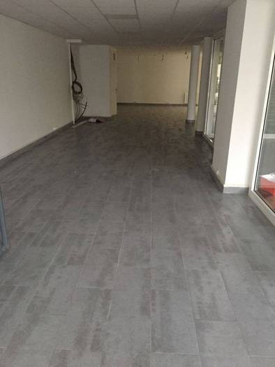 Vente et location Local commercial 161 m²
