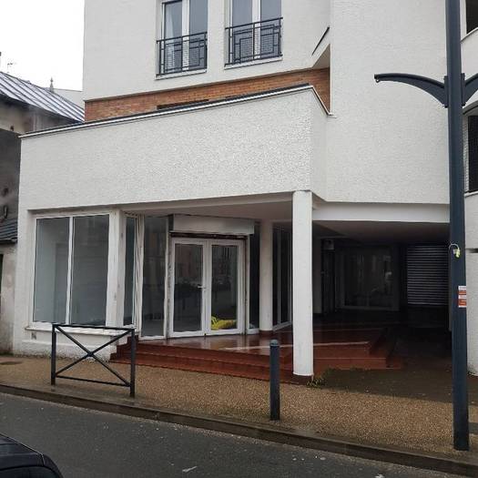 Local commercial 2.250 € 161 m² Romainville