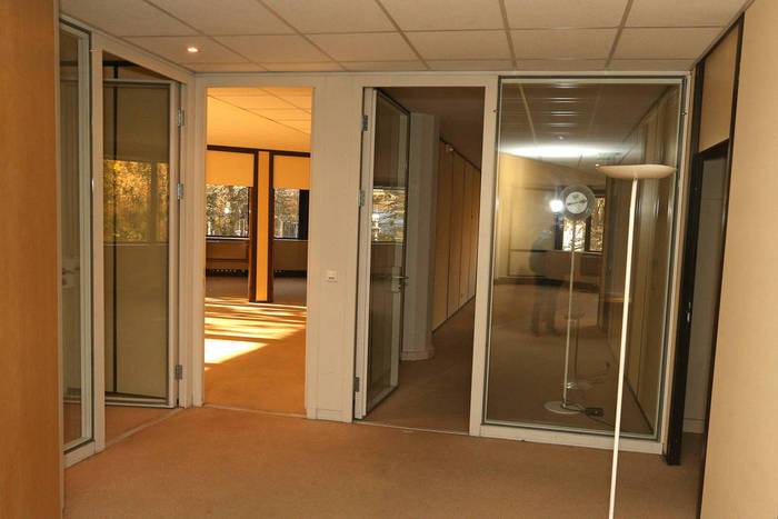 Bureaux, local professionnel 2.000 € 326 m² Rosny-Sous-Bois (93110)