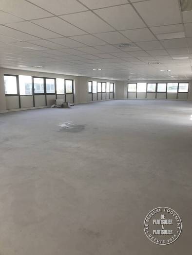 Local d'activité 2.612 € 190 m² Vitry-Sur-Seine (94400)