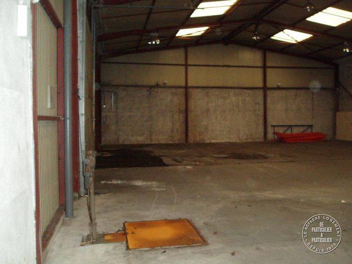 Local d'activité 5.200 € 600 m² Bagnolet (93170)