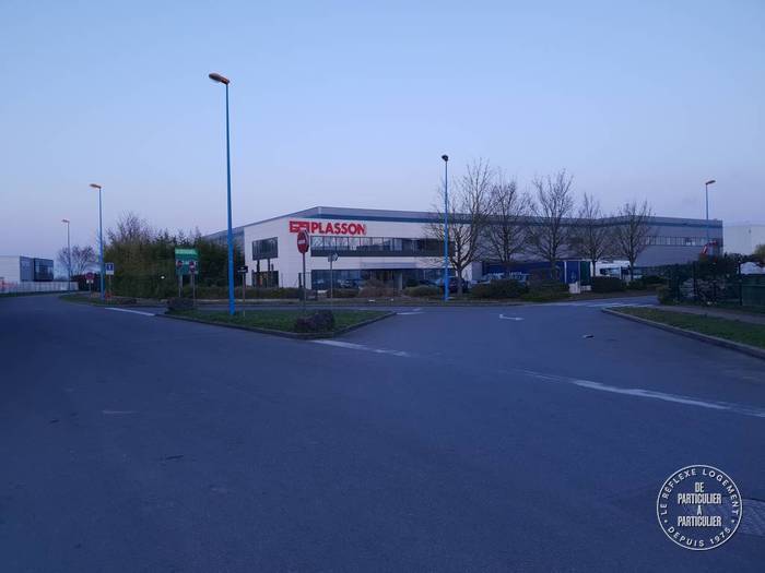 Vente et location Local d'activité Servon (77170) 3.220 m² 22.500 €
