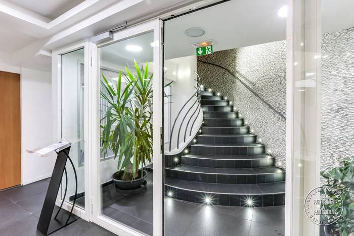 Vente et location Bureaux, local professionnel Paris 8E 700 €