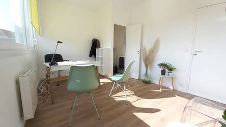 Bureaux, local professionnel Voisins-Le-Bretonneux (78960) - 18 m² - 75 €