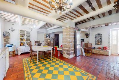 Pernes-Les-Fontaines (84210)