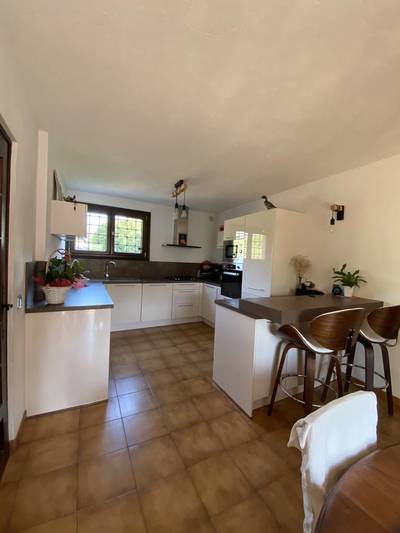 Contes (06390)