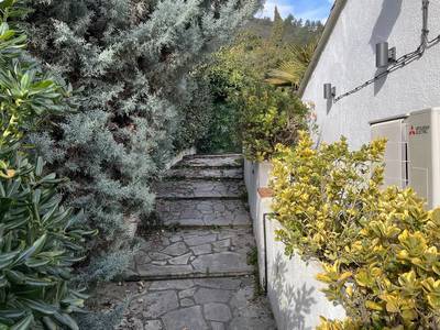 Contes (06390)